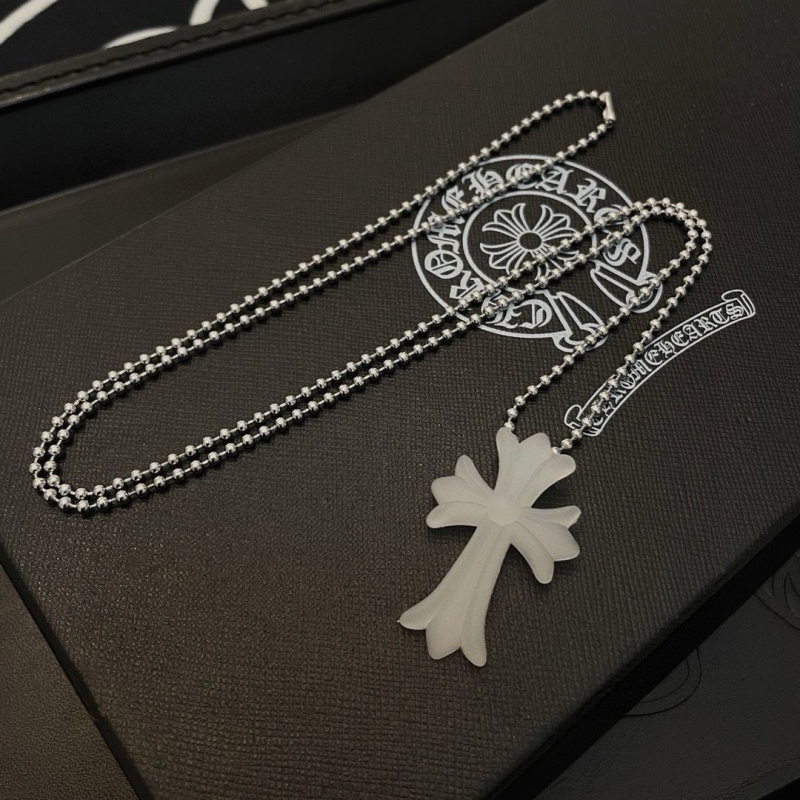 Ch*0me He**ts necklaces